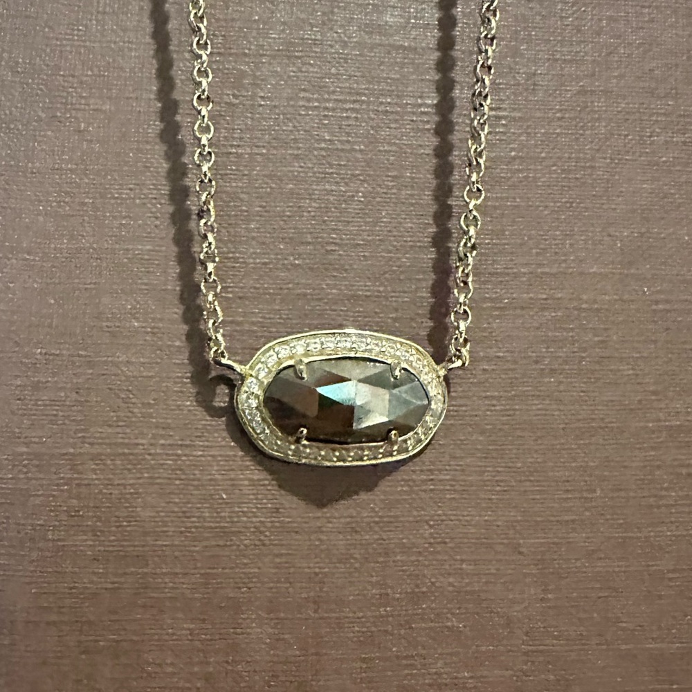 Kendra Scott necklace